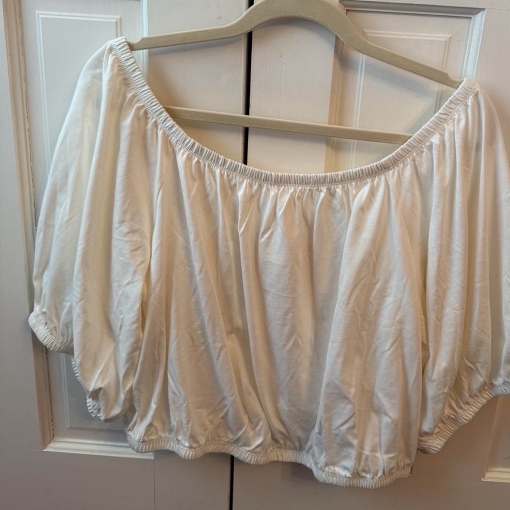 Old Navy White Off-Shoulder Short Sleeve Top